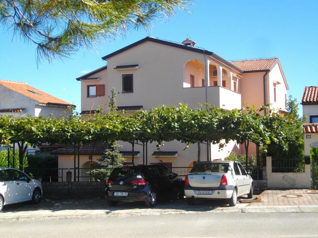 Apartments Neda - Porec South Exterior photo